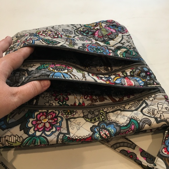 Vera Bradley | Gray Crossbody With Multi Color Star Wars & Floral Print - Picture 8 of 15